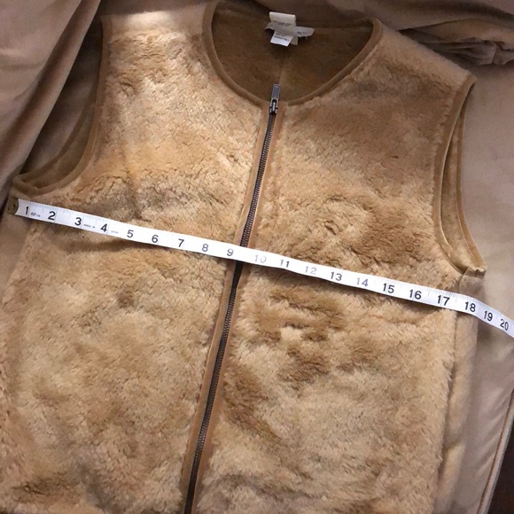 banana republic faux fur zip vest - Picture 3 of 6